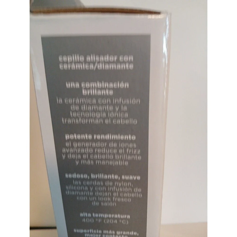 Conair Infiniti Pro Diamond Infused Ceramic Hot Brush Smooth and Shine - NIB